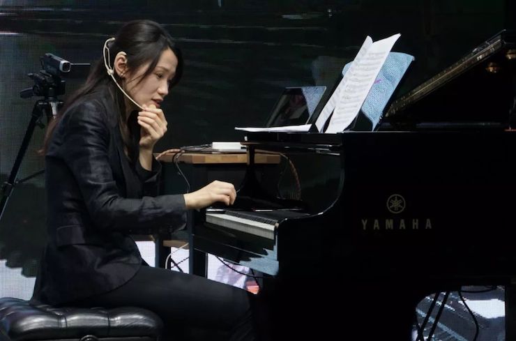 科技推动音乐教育创新，张希教授《古典主义时期钢琴奏鸣曲的演绎》公开课圆满成功